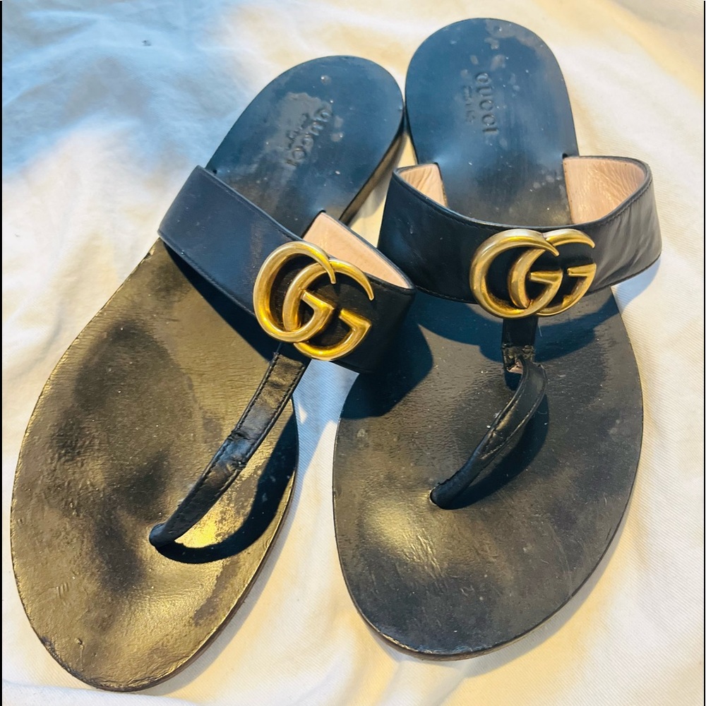 GUCCI GG MARMONT Leather thong sandal